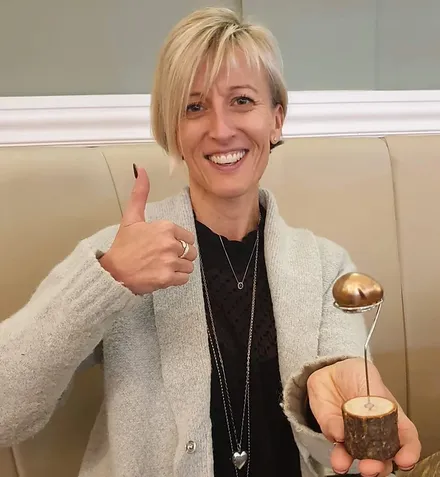 Juliette Warren holding the Golden Conker trophy